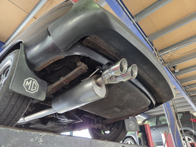 Exhaust for MG B GT – 1979 vintage- cat back exhaust system-midandrearexhaustsections-customexhaust-performanceexhaust-MIJExhaust-Walsal (5)