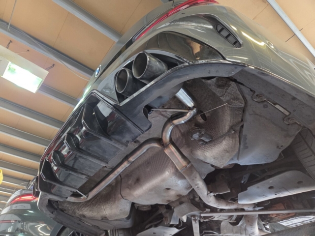 Exhaust system for BMW 330e – custom exhaust system-Quad Exit exhaust-MIJExhaust-Walsall (2)